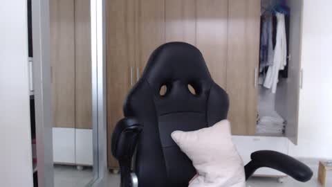 Roxana online show from February 8, 7:05 pm