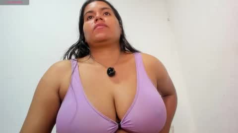 Snapshot of roxanamariahills_ chatting on October 9, 7:56 am Rosita online show from October 9, 7:56 am