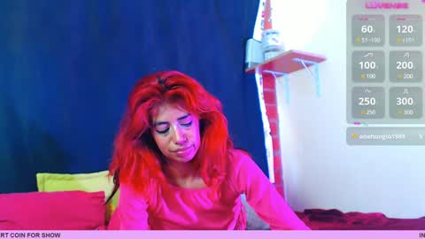 Snapshot of roxanbunny chatting on January 1, 10:03 pm roxxy online show from January 1, 10:03 pm