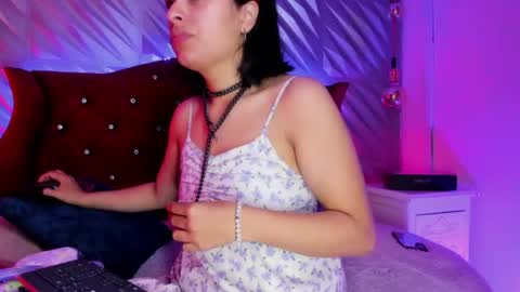 roxanne_han online show from July 9, 12:29 pm