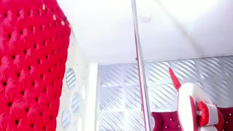 roxanne_han online show from July 21, 11:55 am