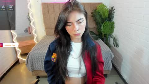 Snapshot of roxanne_tay chatting on January 14, 7:21 pm roxanne_tay online show from January 14, 7:21 pm