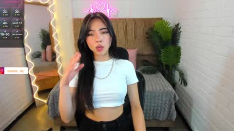 Snapshot of roxanne_tay chatting on January 13, 7:10 pm roxanne_tay online show from January 13, 7:10 pm