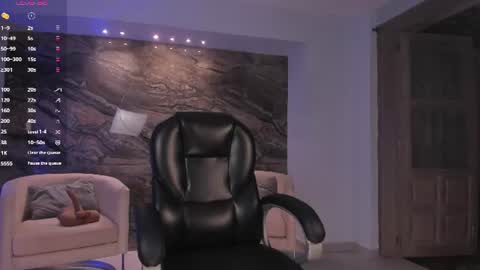Roxanne Hill  online show from July 24, 10:57 am