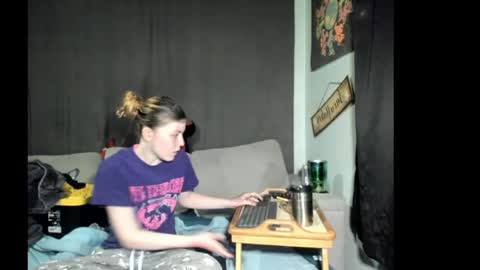 roxihazeleyes online show from May 4, 2:37 am