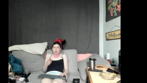 roxihazeleyes online show from June 5, 1:17 pm