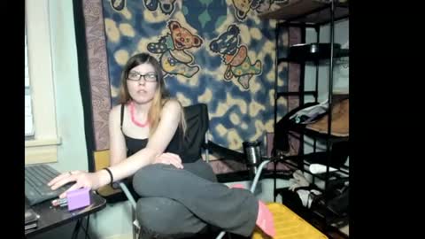roxihazeleyes online show from August 9, 3:23 am