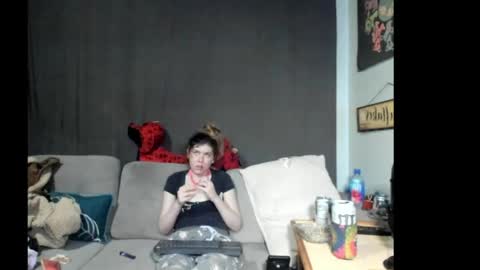 roxihazeleyes online show from June 8, 1:28 am