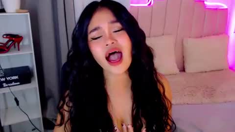 Snapshot of roxxy_blossom chatting on September 30, 5:46 am roxxy_blossom online show from September 30, 5:46 am