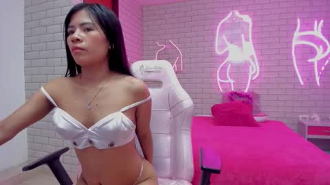 roxy_pocket online show from January 7, 1:58 pm