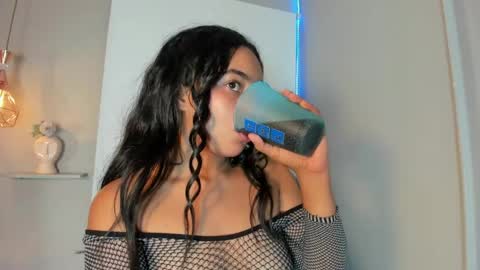 roxy_stone1 online show from June 4, 7:18 pm