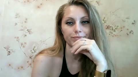 roxyfox18x01 online show from June 17, 8:37 am