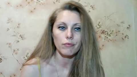 roxyfox18x01 online show from June 9, 7:35 pm