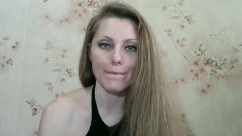 roxyfox18x01 online show from March 6, 7:58 am