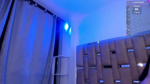 roxylicious_ online show from March 5, 8:12 pm