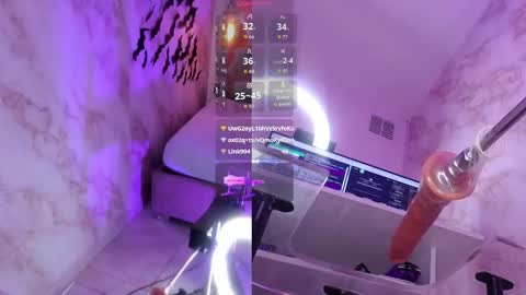 roxylicious_ online show from October 11, 2:09 pm