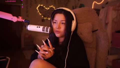 roxysuh online show from August 8, 8:11 am