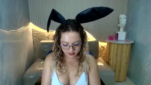 rubia_encantada_r online show from February 17, 9:25 pm