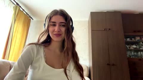 Mia online show from July 24, 10:24 am