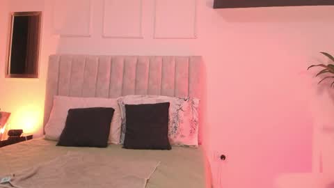 ruby_your_milf online show from May 8, 7:05 pm