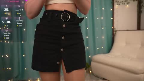 Snapshot of ruminelle chatting on September 26, 1:09 pm Lilith online show from September 26, 1:09 pm