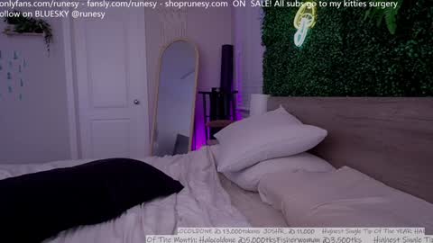 Snapshot of runesy chatting on December 14, 4:12 am Lady online show from December 14, 4:12 am