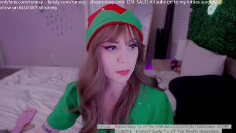 Snapshot of runesy chatting on December 22, 5:12 am Lady online show from December 22, 5:12 am