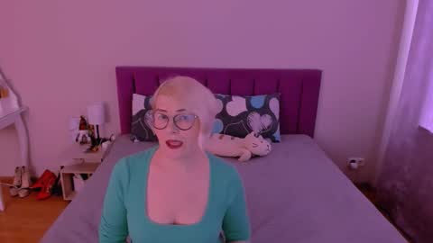 Sabrina MacMarren online show from February 2, 9:30 am