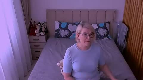 Sabrina MacMarren online show from June 15, 1:33 pm