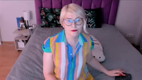 Sabrina MacMarren online show from January 17, 2:24 pm