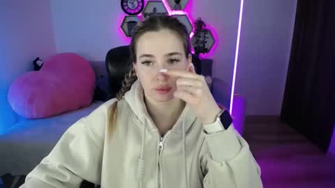 Sabrina Violet online show from February 3, 9:03 am