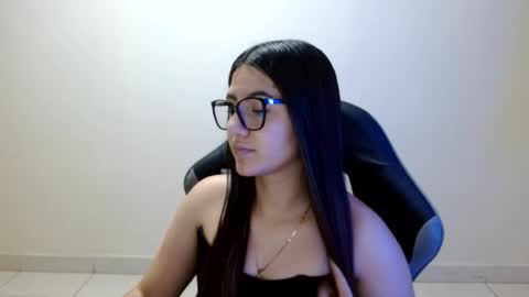 Sahaliefox  online show from August 3, 9:09 pm