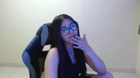 Sahaliefox  online show from November 28, 10:35 pm