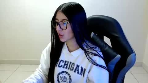 Sahaliefox  online show from June 11, 1:08 pm