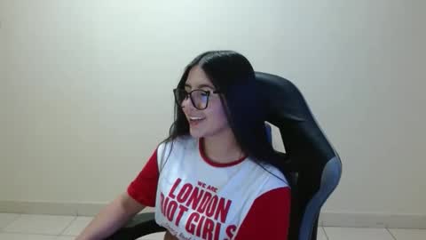 Sahaliefox  online show from April 29, 10:04 pm