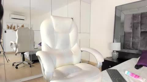 salem_smith_ online show from March 14, 1:23 pm