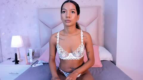 salem_smith_ online show from May 2, 11:35 am