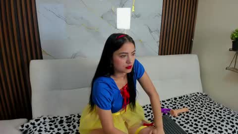 Sally online show from April 10, 1:39 pm