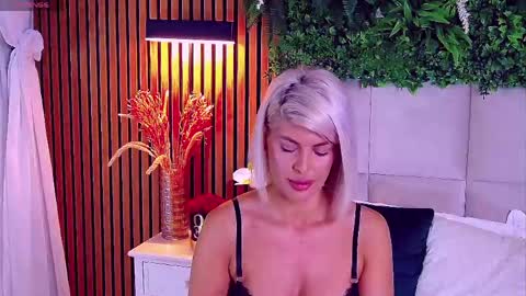 SalmaRoze online show from April 24, 5:10 am