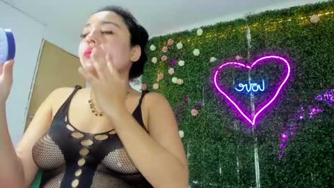 Snapshot of salome_domi chatting on February 19, 6:43 pm salome online show from February 19, 6:43 pm