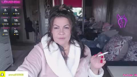 Snapshot of samanta_shy chatting on October 6, 7:03 am Marry online show from October 6, 7:03 am