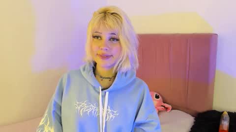 samantha_browwnn online show from December 17, 3:33 am