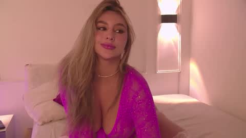 Samantha Vega online show from May 4, 7:50 pm