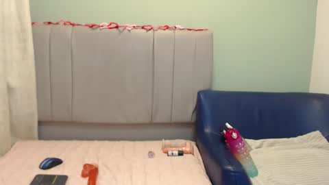 Snapshot of samara_novoa chatting on October 1, 4:17 am Any online show from October 1, 4:17 am