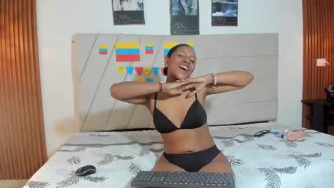 samaraa_smith1 online show from July 6, 12:21 pm