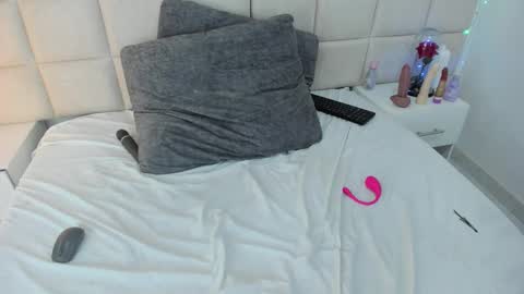 Nice to meet you guys my name is Lina. online show from March 11, 3:03 pm