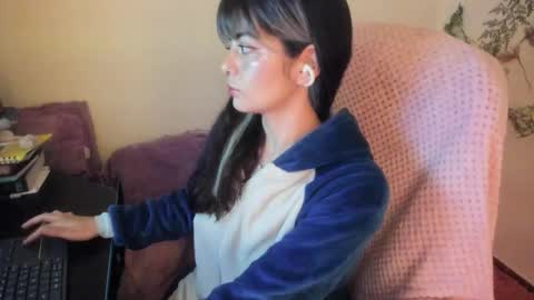 Snapshot of sammysammy_ chatting on October 3, 3:44 am online show from October 3, 3:44 am