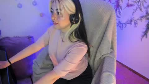 Snapshot of sammysammy_ chatting on January 25, 8:21 pm online show from January 25, 8:21 pm