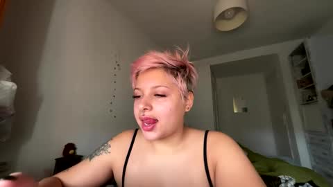 Snapshot of samymoon3 chatting on October 29, 9:35 am Samymoon online show from October 29, 9:35 am