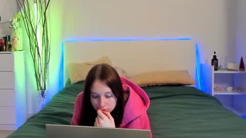 santythousand online show from February 6, 6:22 pm